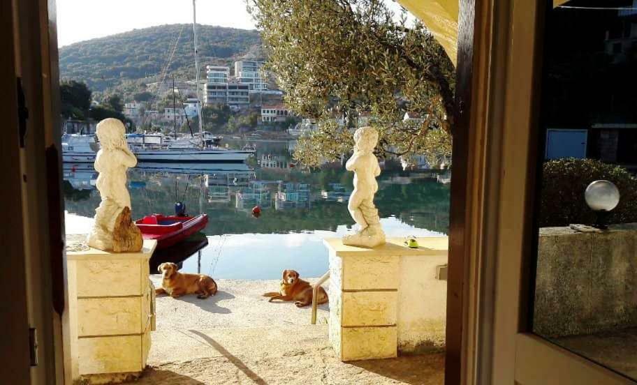 Apartmans And Rooms Dunjini Dvori Korčula Extérieur photo