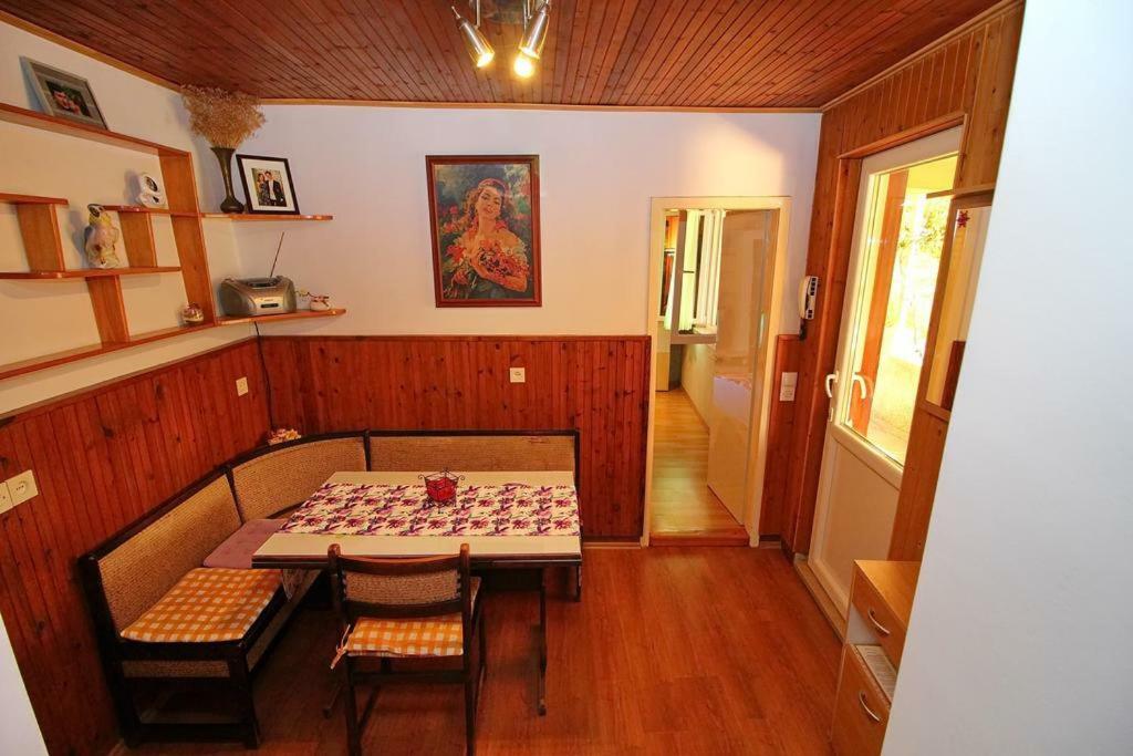 Apartmans And Rooms Dunjini Dvori Korčula Extérieur photo